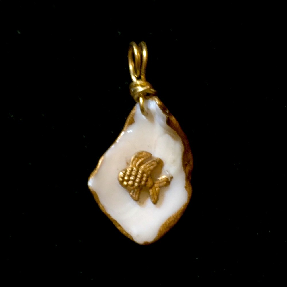 SJC ‘The Little Fish’ Gold Leaf Shell Pendant